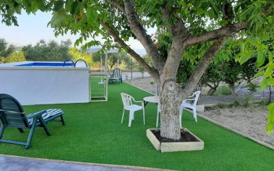 DECORACIÓN CÉSPED ARTIFICIAL Y PINTURA PISCINA