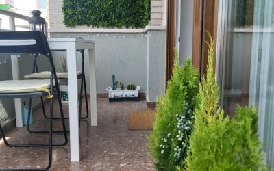 DECORACIÓN DE TERRAZA CON UN JARDÍN VERTICAL