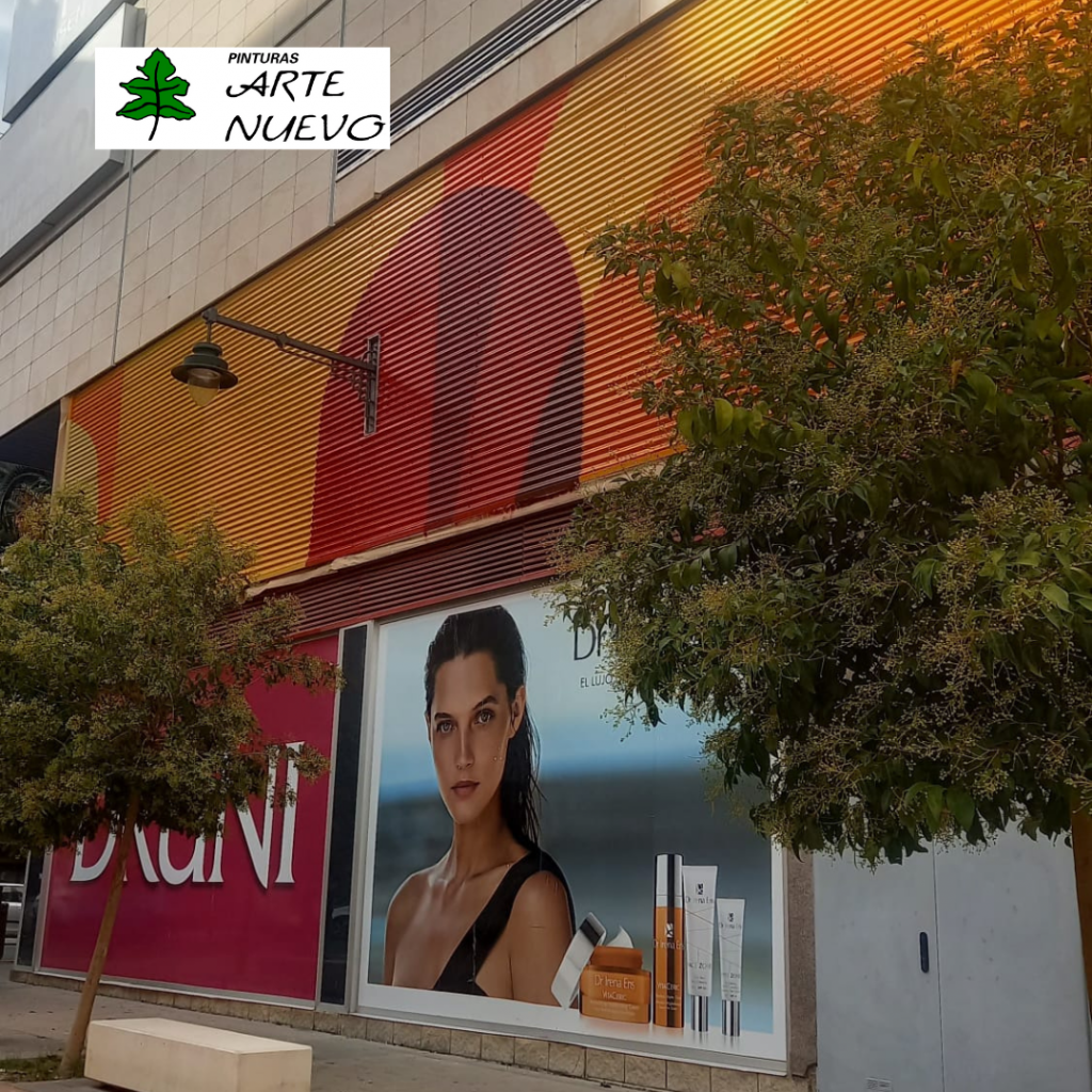 mural centro comercial alzamora en alcoy, arte urbano
